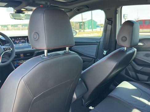 Used 2025 Volkswagen Jetta GLI Autobahn image 17