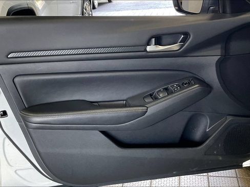 Used 2025 Nissan Altima 2.5 SV AWD/4WD image 2