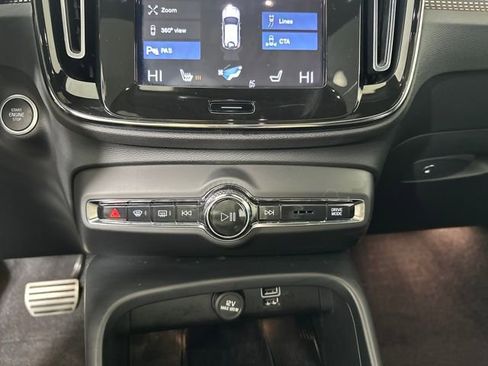 Used 2021 Volvo XC40 T5 R-Design w/ Protection Package Premier image 24