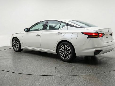Used 2025 Nissan Altima 2.5 SV image 6