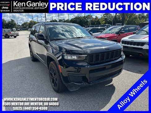 Used 2025 Jeep Grand Cherokee L Laredo AWD/4WD image 2