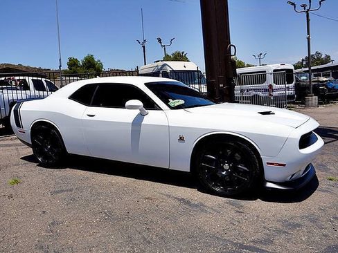 Used 2015 Dodge Challenger R/T Scat Pack w/ Scat Pack Appearance Package RWD image 10