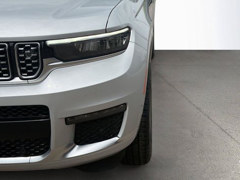 Used 2023 Jeep Grand Cherokee L Summit w/ Advanced Protech Group IV AWD/4WD image 10