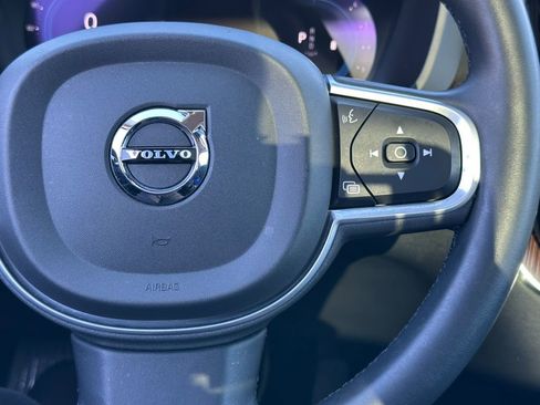 Used 2022 Volvo XC60 B5 Momentum w/ Climate Package image 21