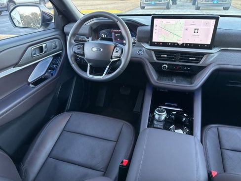 Used 2025 Ford Explorer Platinum image 16