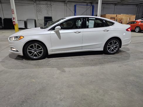 Used 2017 Ford Fusion SE w/ Equipment Group 201A image 5