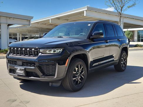 New 2026 Jeep Grand Cherokee Altitude AWD/4WD image 4