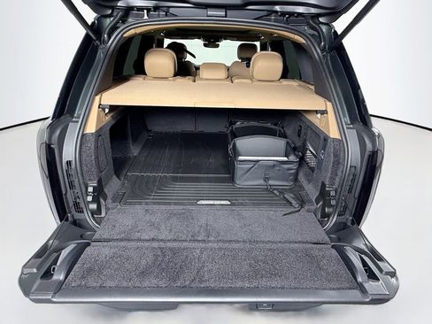 New 2026 Land Rover Range Rover SE image 29