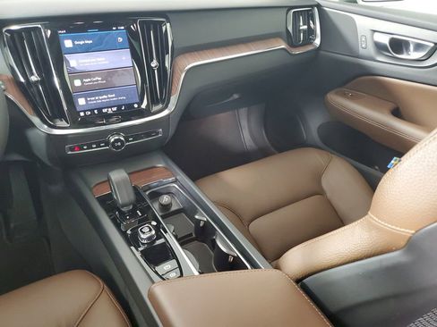 Used 2025 Volvo V60 B5 Cross Country Plus image 19