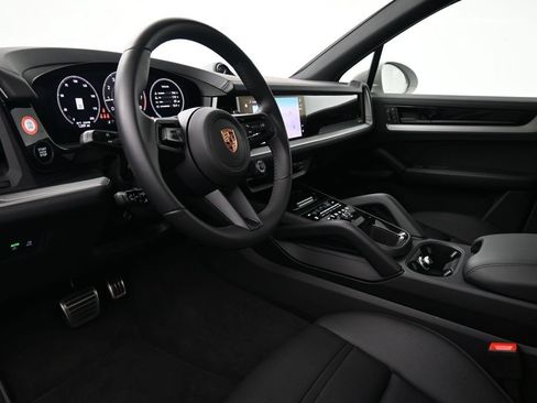 Certified 2026 Porsche Cayenne S w/ Premium Package Plus AWD/4WD image 4