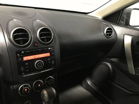 Used 2011 Nissan Rogue S image 25