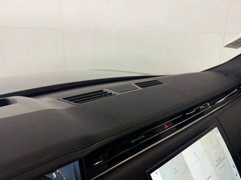 Certified 2023 Land Rover Range Rover SE image 32