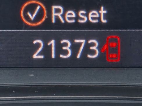 Used 2023 Chevrolet Traverse LT image 33