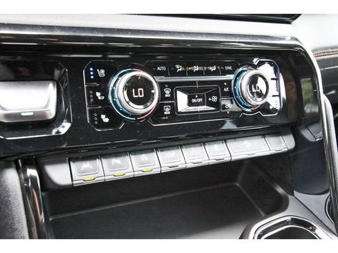 Used 2024 GMC Sierra 1500 AT4 w/ Technology Package AWD/4WD image 24