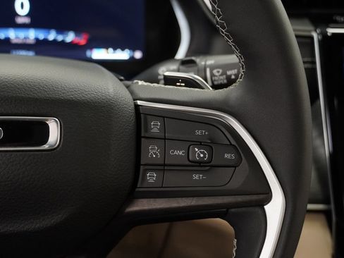 Certified 2025 Jeep Grand Cherokee Limited AWD/4WD image 41