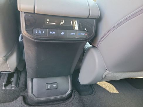 Certified 2021 Toyota Highlander XLE FWD image 30