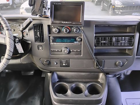 Used 2016 GMC Savana 2500 image 58