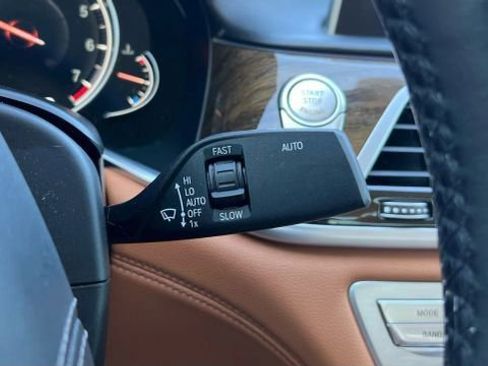 Used 2018 BMW 740i image 38
