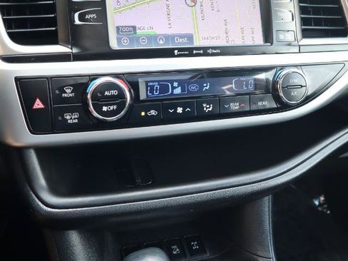 Used 2019 Toyota Highlander SE AWD/4WD image 25