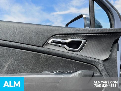Used 2025 Kia Sportage LX FWD image 9