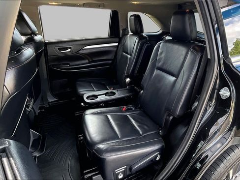 Used 2017 Toyota Highlander XLE AWD/4WD image 20