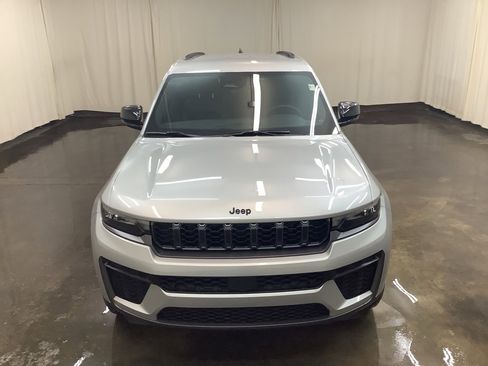 New 2026 Jeep Grand Cherokee Altitude AWD/4WD image 3