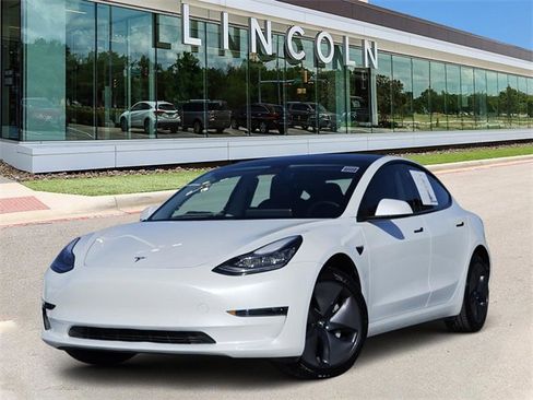 Used 2020 Tesla Model 3 Standard Range Plus image 1