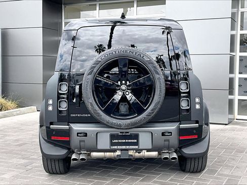 Certified 2024 Land Rover Defender 110 Carpathian Edition AWD/4WD image 4