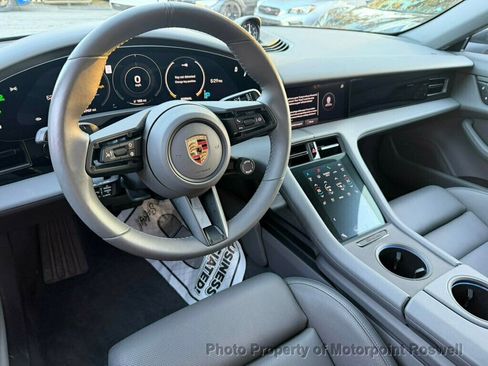 Used 2024 Porsche Taycan image 3