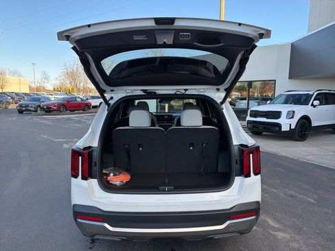 Used 2025 Kia Sorento SX Prestige image 19