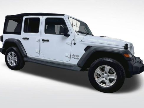 Used 2018 Jeep Wrangler Unlimited Sport S AWD/4WD image 3
