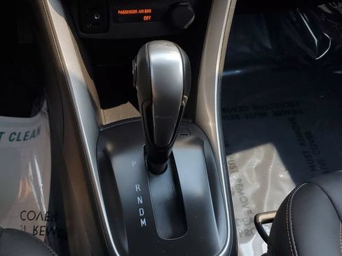 Used 2022 Chevrolet Trax LT w/ Premium Seat Package AWD/4WD image 30