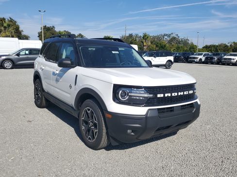 New 2025 Ford Bronco Sport Outer Banks image 2