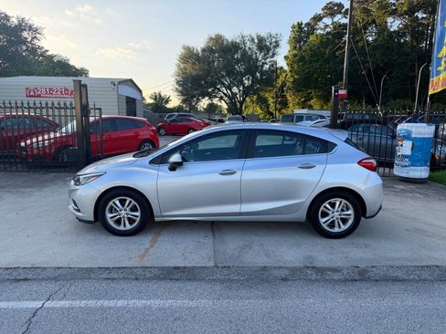 Used 2017 Chevrolet Cruze LT w/ Convenience Package FWD image 28