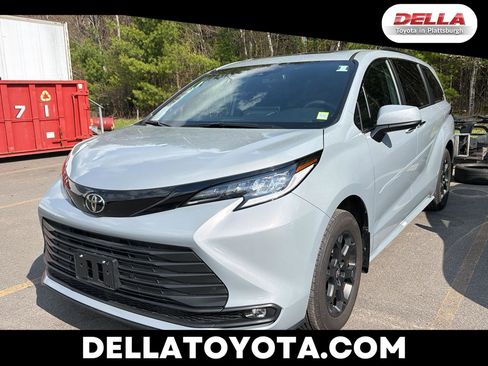 Used 2026 Toyota Sienna XLE Woodland Edition AWD/4WD image 1