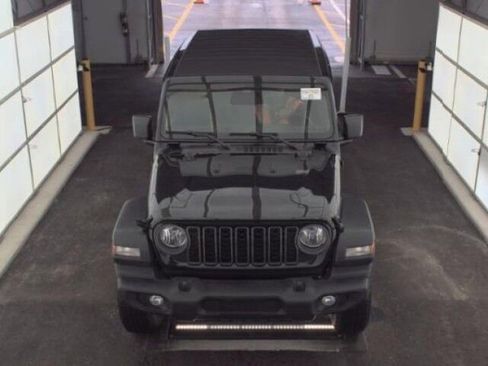 Used 2026 Jeep Wrangler Unlimited Sport AWD/4WD image 2