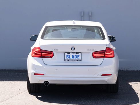 Used 2018 BMW 320i xDrive Sedan w/ Convenience Package AWD/4WD image 23