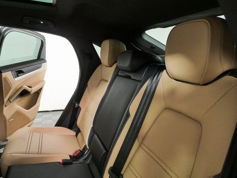 New 2026 Porsche Cayenne Coupe AWD/4WD image 23
