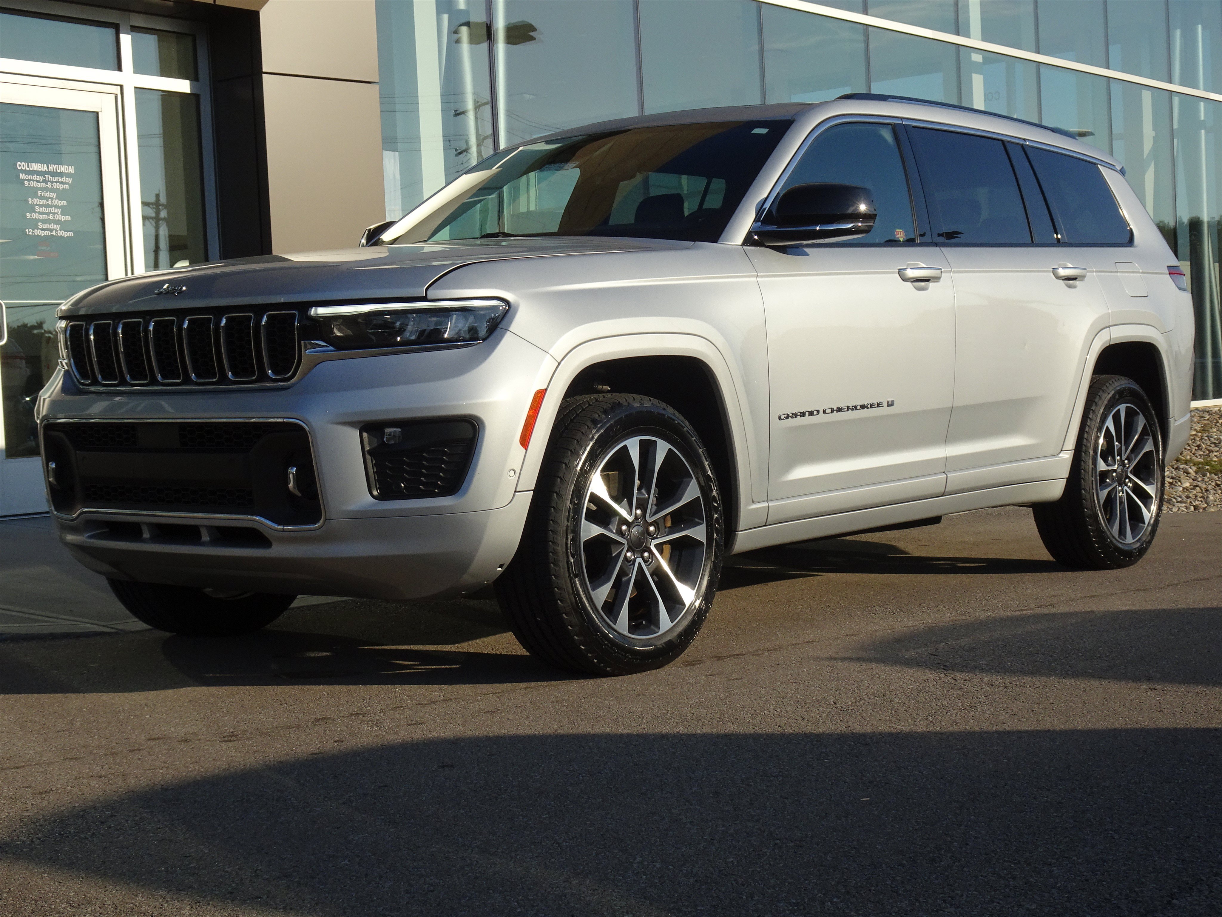 Used 2021 Jeep Grand Cherokee L Overland w/ Luxury Tech Group IV AWD/4WD image 1