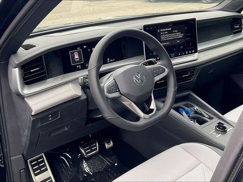 New 2026 Volkswagen Tiguan SE R-Line AWD/4WD image 9