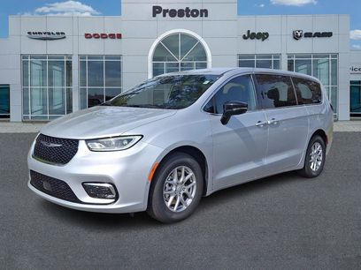 New 2026 Chrysler Pacifica Select