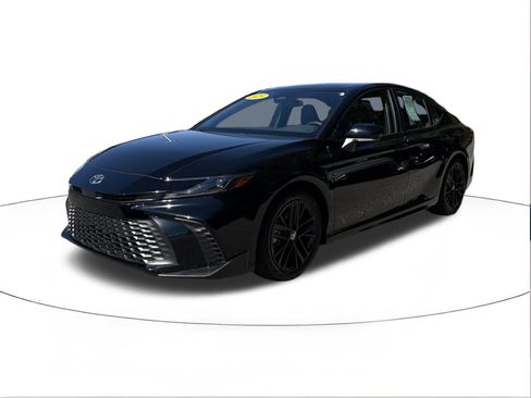 Used 2025 Toyota Camry SE image 7