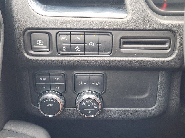 Used 2024 GMC Yukon XL AT4 AWD/4WD image 22