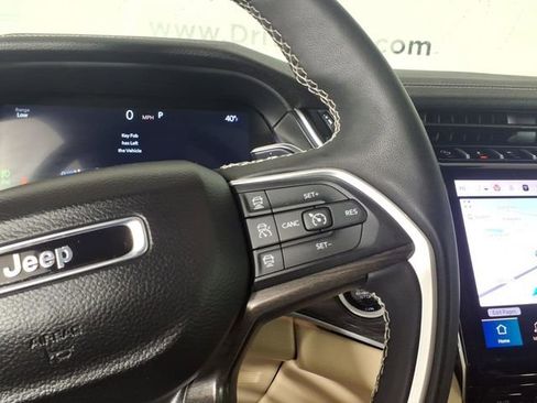 Used 2024 Jeep Grand Cherokee L Limited w/ Luxury Tech Group II image 16