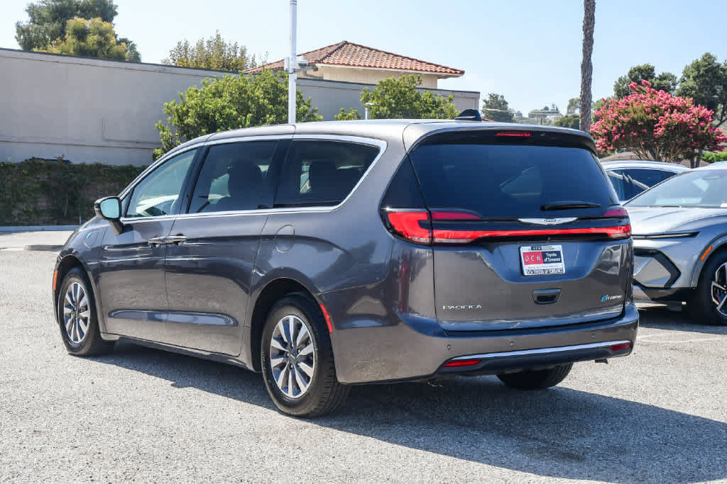 Used 2023 Chrysler Pacifica Touring-L FWD image 7