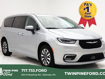 Used 2023 Chrysler Pacifica Touring-L