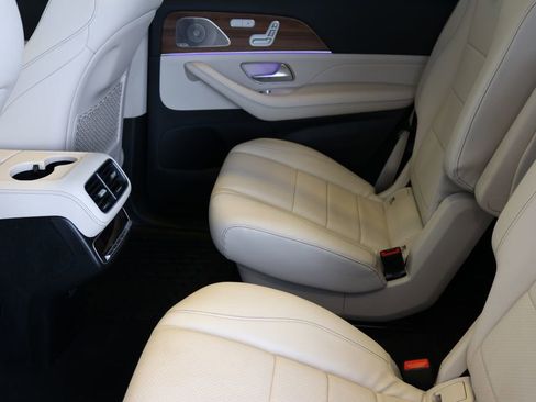 Used 2023 Mercedes-Benz GLS 450 4MATIC image 25