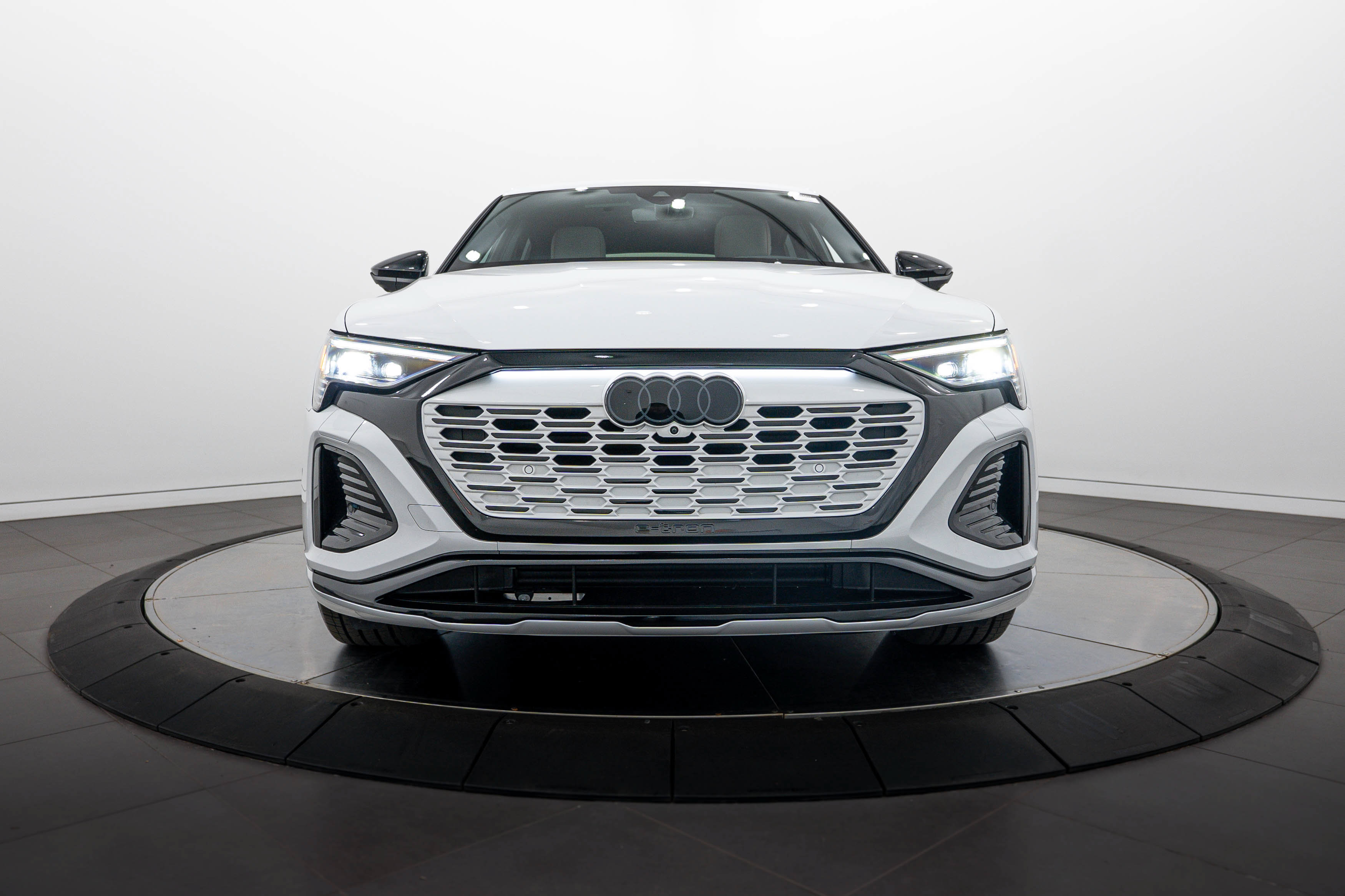Certified 2024 Audi Q8 e-tron Prestige w/ Prestige Package AWD/4WD image 24