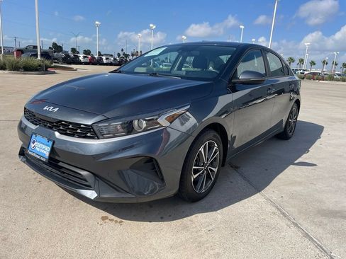 Used 2024 Kia Forte LXS w/ LXS Technology Package FWD image 3