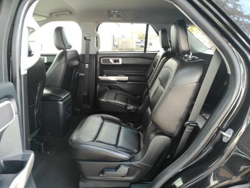 Used 2023 Ford Explorer XLT w/ Equipment Group 202A RWD image 7